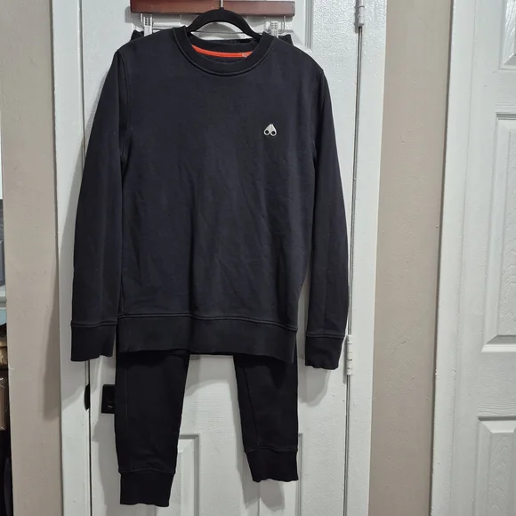 Moose Knuckles Black Sweatshirt and Joggers Set - Picture 1 of 10